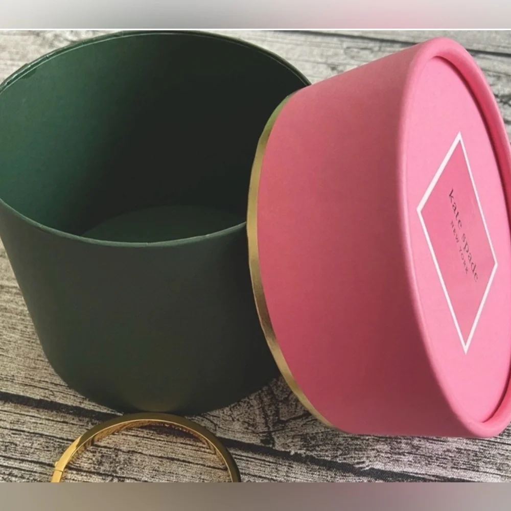 🔥 LAST ONE! Limited edition authentic kate spade gift box in iconic pink, green